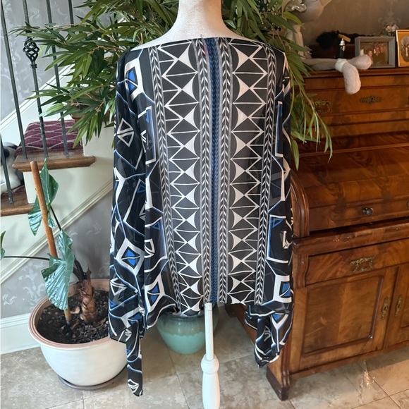 Vince Camuto, ladies XL chiffon batwing top NWOT geometrical design - Picture 9 of 15